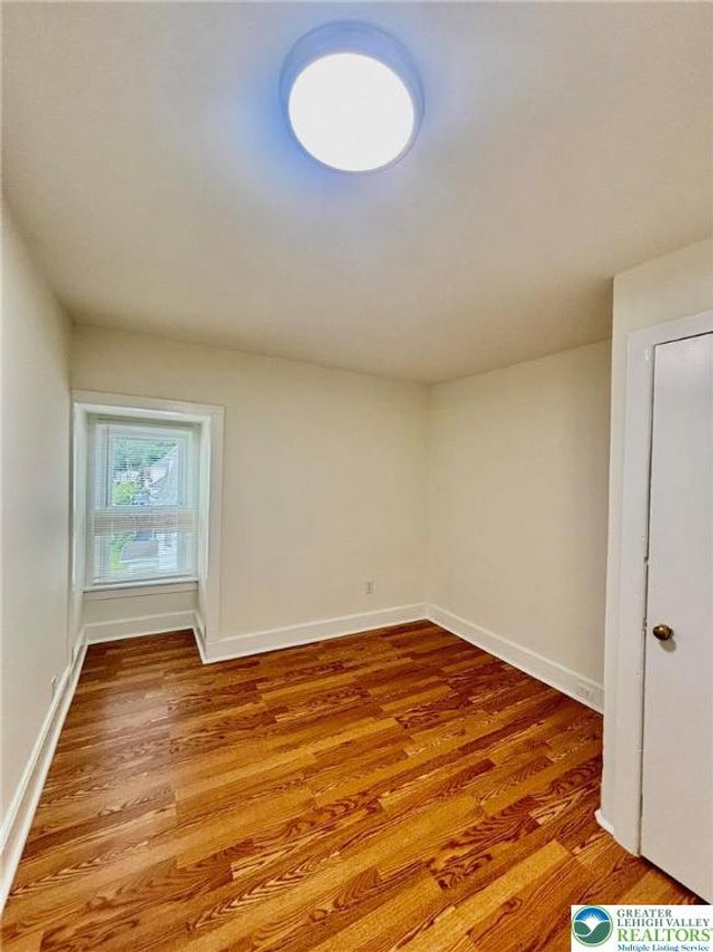 APT-5 - 631 Pen Argyl St, Condo with 2 bedrooms, 1 bathrooms and null parking in Pen Argyl PA | Image 4