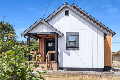 814 26th St, Anacortes, WA, 98221-2821 | Card Image