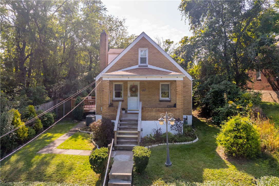 Oak St, West Mifflin, PA 15122