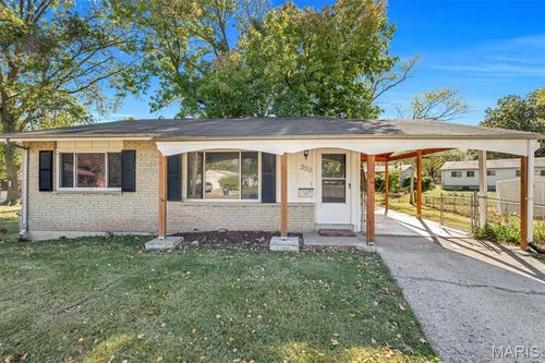 220 Versailles Dr, Florissant, MO, 63031-2144 | Card Image
