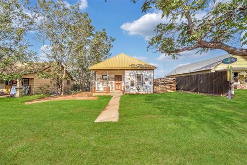 411 N 5th St, Sayre, OK, 73662-2633 | Card Image