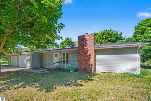 8220 E Upham Drive, Mt Pleasant, MI, 48858 | Card Image