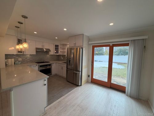 32 Montana Ct, Syosset, NY, 11791-3117 | Card Image