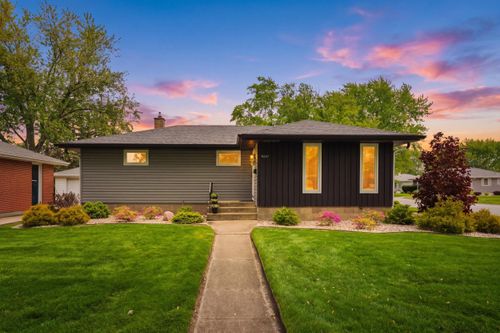9247 Cottage Grove Ave, Highland, IN, 46322-2816 | Card Image