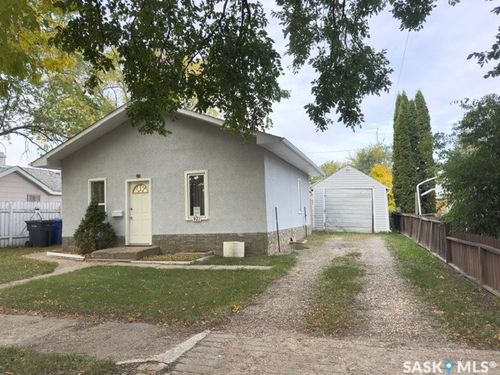 921 109th Street, North Battleford, SK, S9A2E1 | Card Image