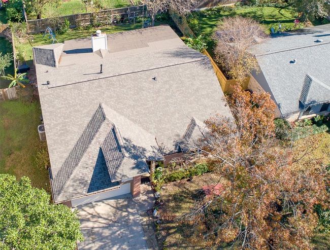 Aerial shot of the home | Image 9