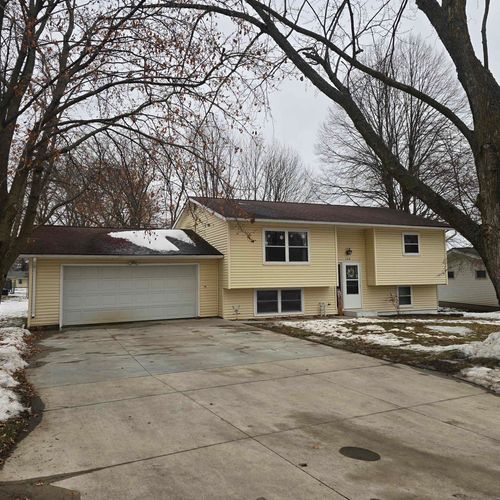 109 Highland Ave, Charles City, IA, 50616-3108 | Card Image