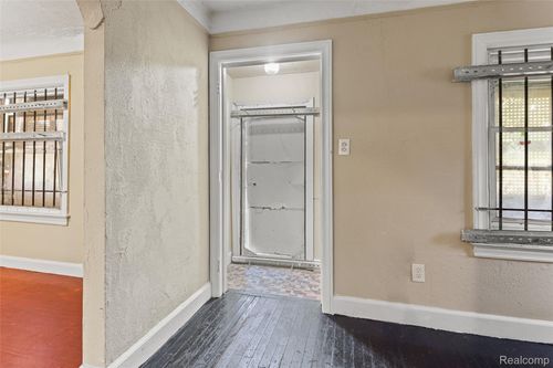 9910 Somerset Ave, Detroit, MI, 48224-2557 | Card Image