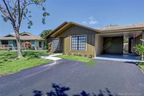 42-3673 W Valley Green Dr, Davie, FL, 33328-2625 | Card Image