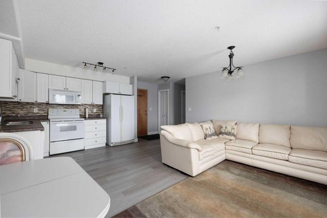 101 - 248B Grosbeak Way, Condo with 2 bedrooms, 1 bathrooms and 1 parking in Fort McMurray AB | Image 11
