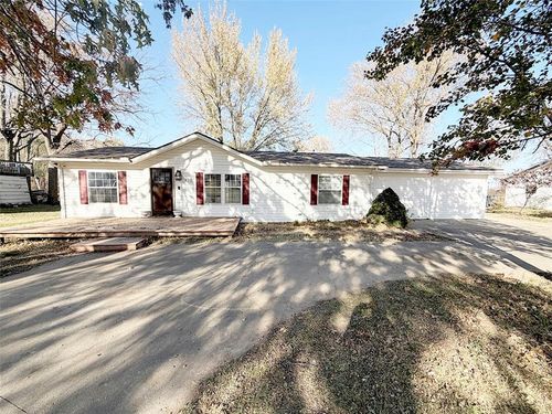 410 Park Ave, Buckner, MO, 64016-9790 | Card Image