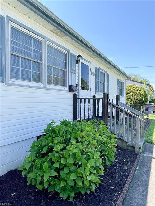 1012 74th St, Newport News, VA, 23605-1910 | Card Image