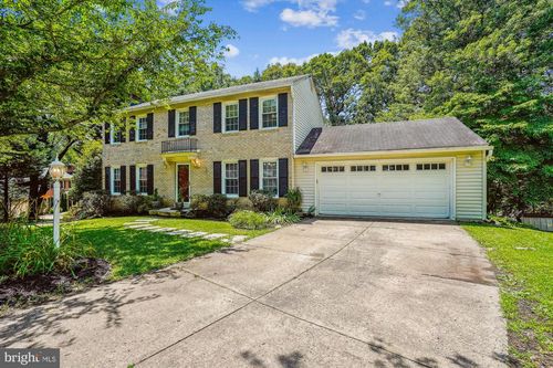 8322 Cushing Ct, SPRINGFIELD, VA, 22153-3302 | Card Image