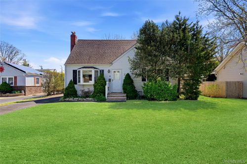 6 Central Avenue, Babylon, NY, 11701 | Card Image