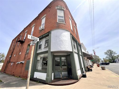 301 E Broad St, Raymond, IL, 62560-5209 | Card Image