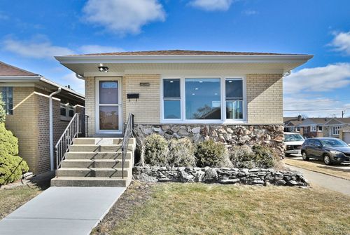 5435 N Mobile Ave, Chicago, IL, 60630-1053 | Card Image