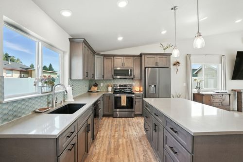 5325 N Vincent Rd, Newman Lake, WA, 99025-9641 | Card Image