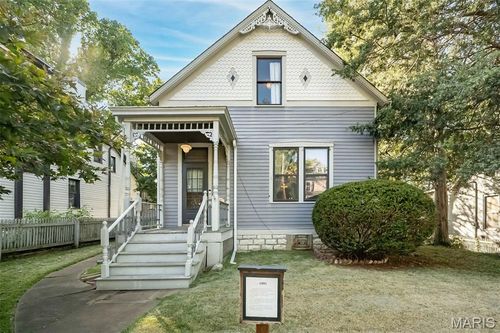 215 N 4th St, Saint Charles, MO, 63301-2817 | Card Image