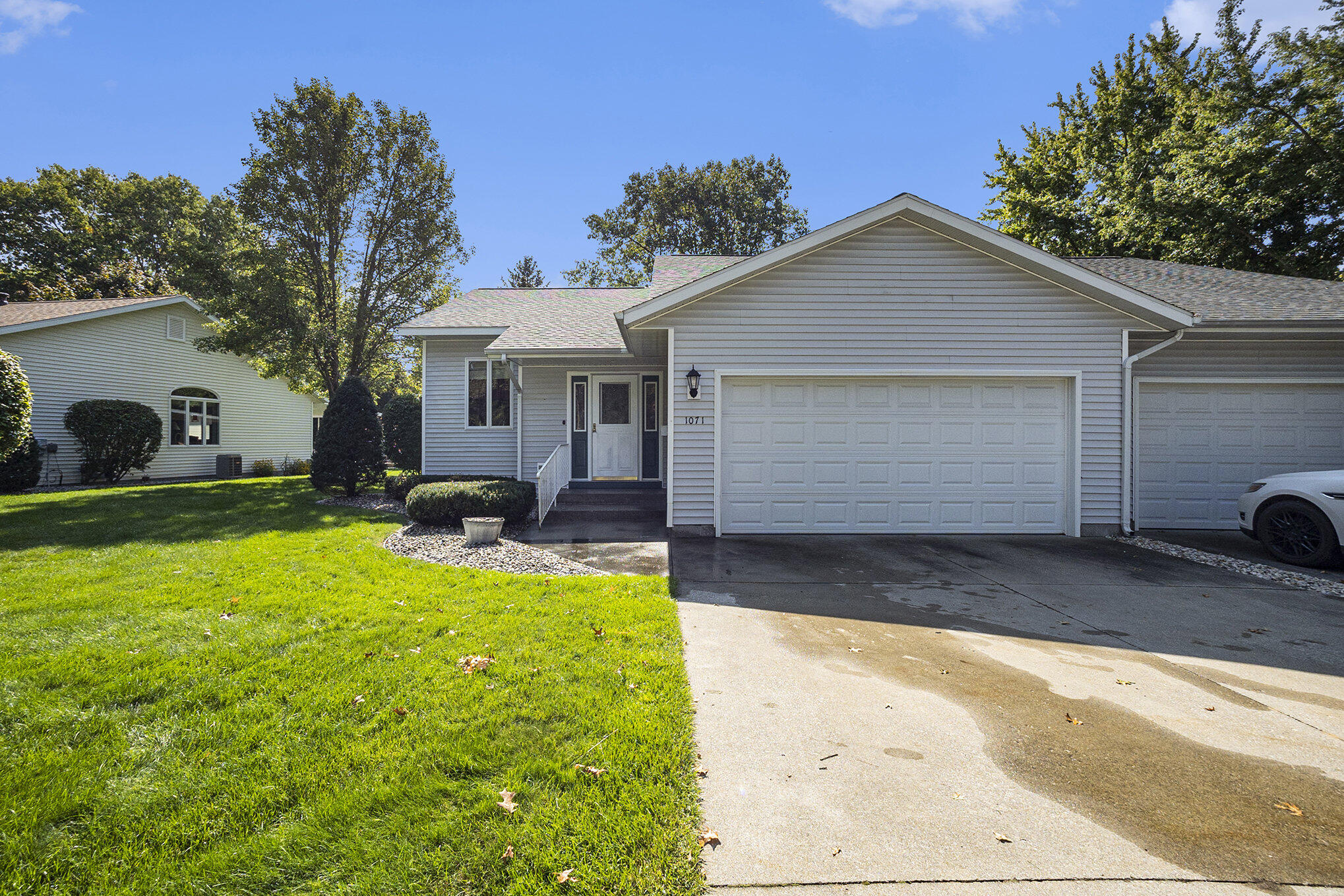 Aspen Dr, Norton Shores, MI 49441