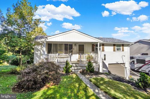 441 Woodland View Dr, YORK, PA, 17406-3249 | Card Image