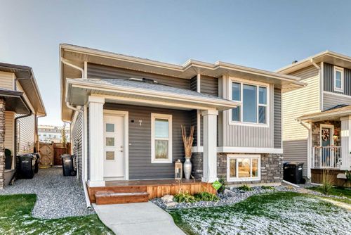 7 Victor Close, Sylvan Lake, AB, T4S0P3 | Card Image