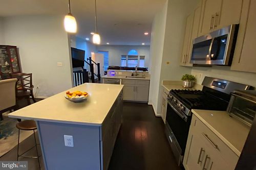 720 Maury Ave, OXON HILL, MD, 20745-2841 | Card Image