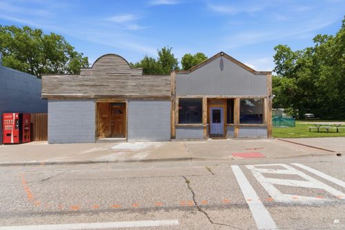 207 1st St, Saint George, KS, 66535-9660 | Card Image
