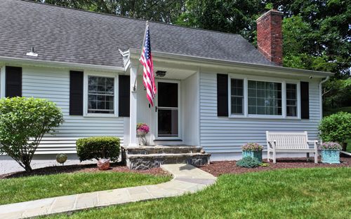 3 Lower Lake Rd, Danbury, CT, 06811-4305 | Card Image