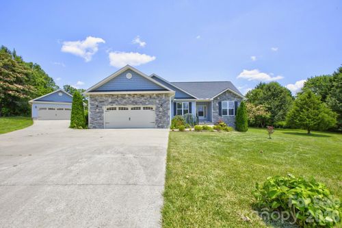 122 Cheraw Ln, Flat Rock, NC, 28731-7808 | Card Image