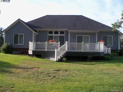 1126 Watersmeet Dr, Oxford, MI, 48371-6618 | Card Image