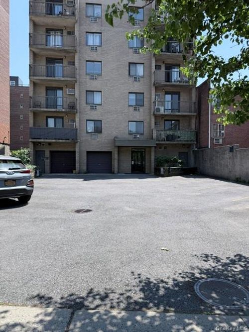 304-135-08 82nd Avenue, New York, NY, 11435 | Card Image