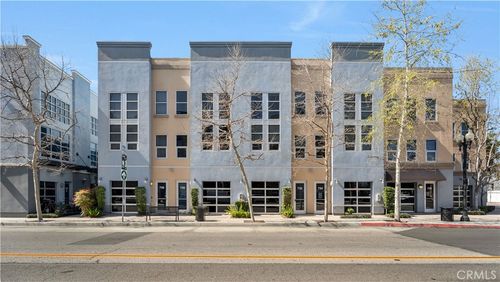 728 N Santiago St, Santa Ana, CA, 92701-3951 | Card Image