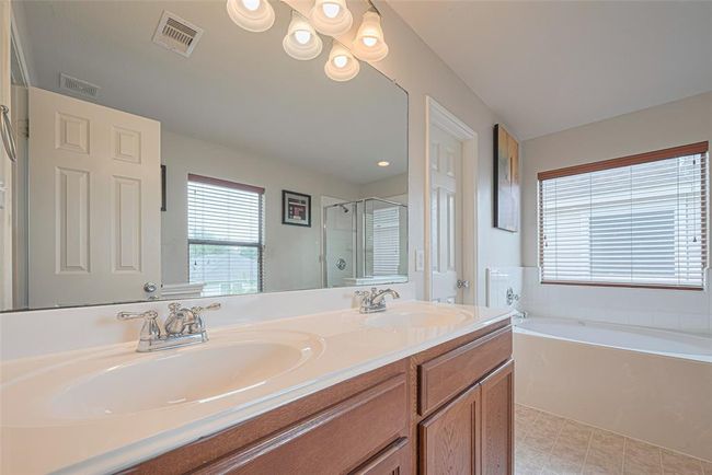 The Primary bathroom | Image 31