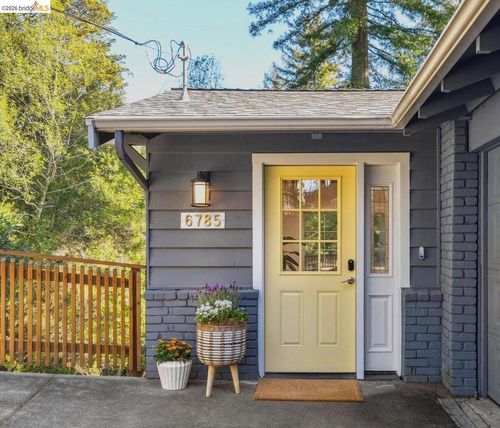 6785 6785 Aitken Dr, Oakland, CA, 94611 | Card Image