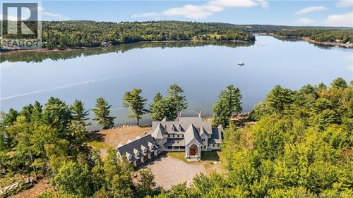 {{alt}} | Card Image