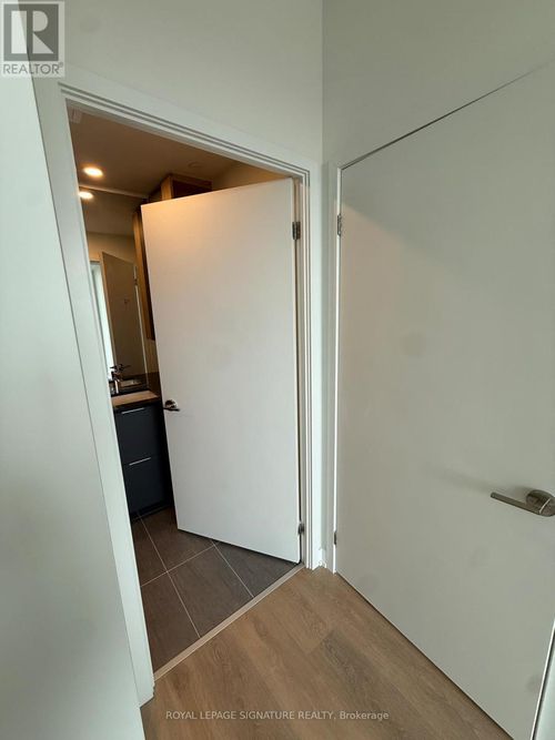 503-1 Fairview Road, Mississauga (Mississauga Valleys), ON, L5A4C6 | Card Image