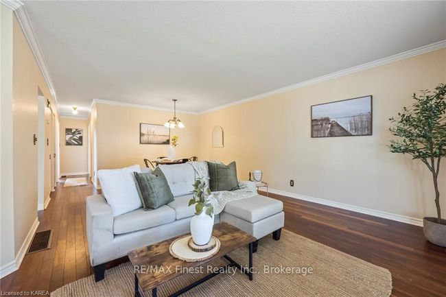 705 Braeside Cres, House other with 4 bedrooms, 2 bathrooms and 2 parking in Kingston ON | Image 9