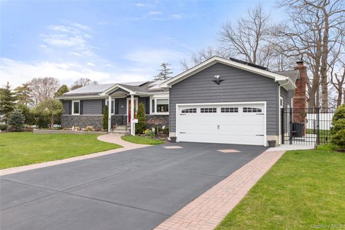10 Denise Drive, Babylon, NY, 11703 | Card Image