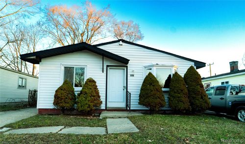 152 W Mansfield Ave, Pontiac, MI, 48340-2658 | Card Image