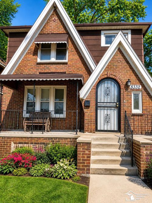 8332 Carlin St, Detroit, MI, 48228-2705 | Card Image