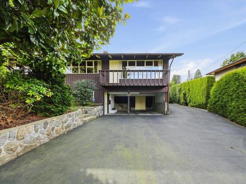 809 Roslyn Blvd, North Vancouver, BC, V7G1P4 | Card Image