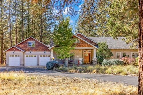 69987 W Meadow Pkwy, Sisters, OR, 97759-9893 | Card Image