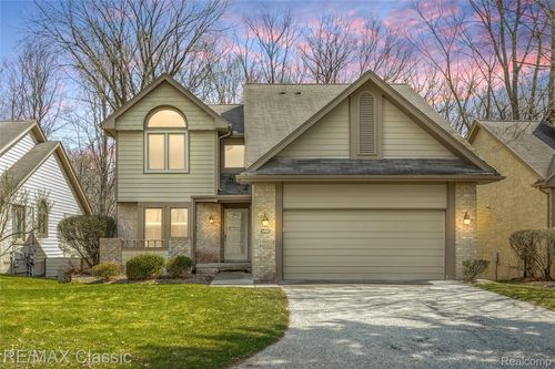 4860 Pelican Way, West Bloomfield, MI, 48323-2052 | Card Image