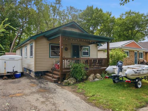 27668 Moran St, Harrison Township, MI, 48045-2927 | Card Image