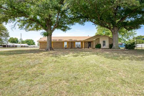 1901 Ridgecrest Dr, Perry, OK, 73077-1321 | Card Image