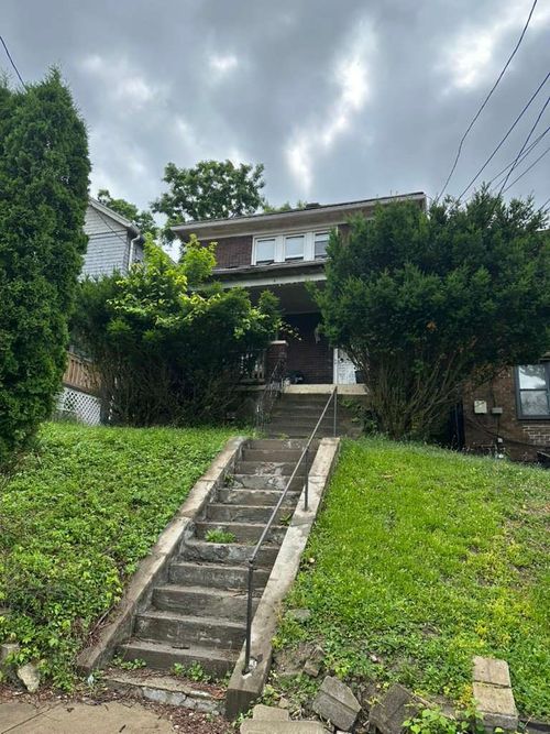 2028 Chalfant St, Wilkinsburg, PA, 15221-1204 | Card Image