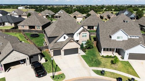 14516 Chambery Court, Yukon, OK, 73099 | Card Image