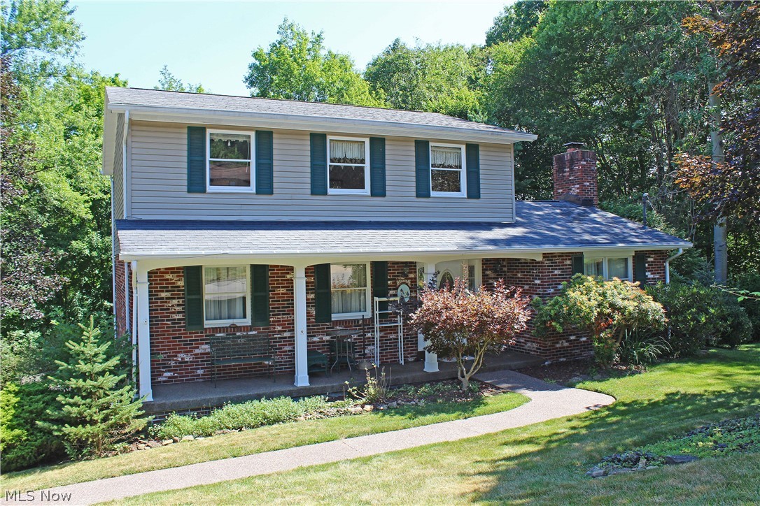 Sharon Dr, Weirton, WV 26062
