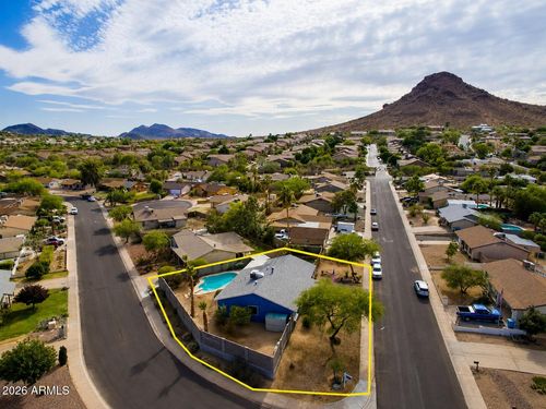 2031 E Vista Dr, Phoenix, AZ, 85022-4140 | Card Image