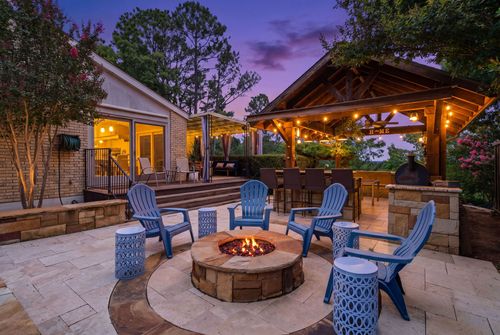 905 Crowley Rd, Arlington, TX, 76012-2810 | Card Image